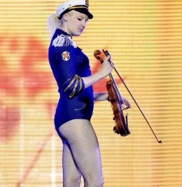 撒贝宁的洋媳妇李白近照曝光,你们怎么看?