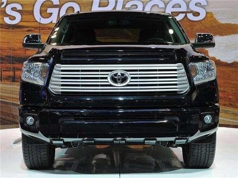 这款丰田跟150万的雷克萨斯用一样的发动机，国内50万都难卖！