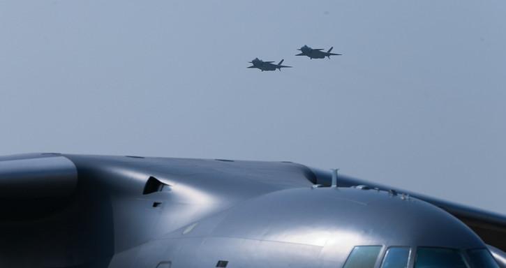 美军重新划分F35为五代机, F22和歼20只划为