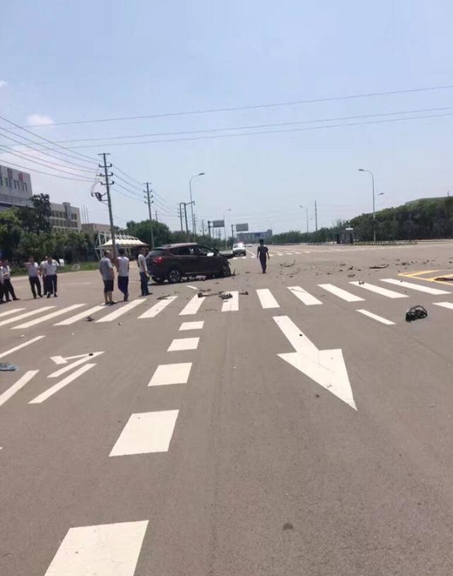 宝骏560怒怼奔驰迈巴赫