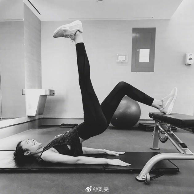 何穗奚梦瑶的腿长到什么程度？网友看了对比照：替主持人捏一把汗