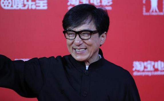 美国第一明星是迈克尔杰克逊，中国周星驰成龙上榜，第一当之无愧