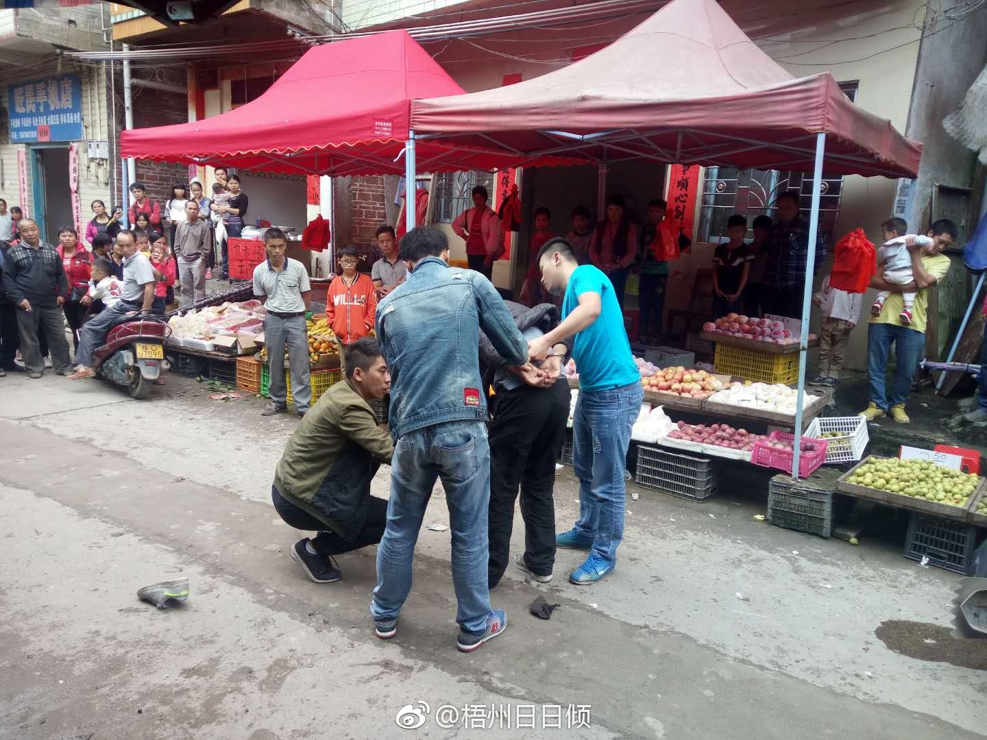 龙圩民警抓捕疑犯遭激烈反抗