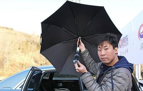 劳斯莱斯10万一把的伞究竟什么样,今天算是开眼了,你说值吗?-新浪汽车