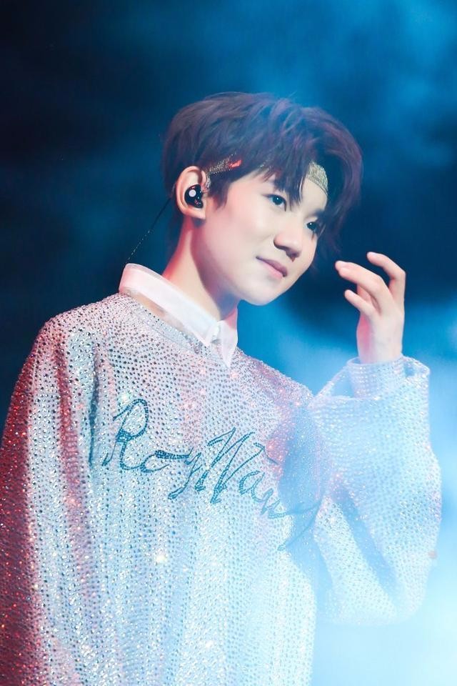 王源生日会惨淡收场,门票被黄牛卖到50元两张