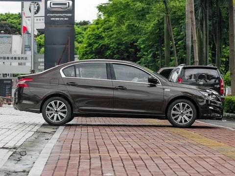 这车板悬，可跑起来比君越还稳，标配6气囊12万聪明人放弃速腾