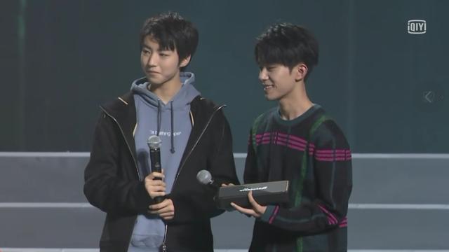 王源生日会上一首歌唱哭了，TFBOYS合体了，我啵儿好开心呀