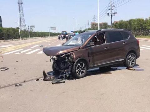 宝骏560怒怼奔驰迈巴赫