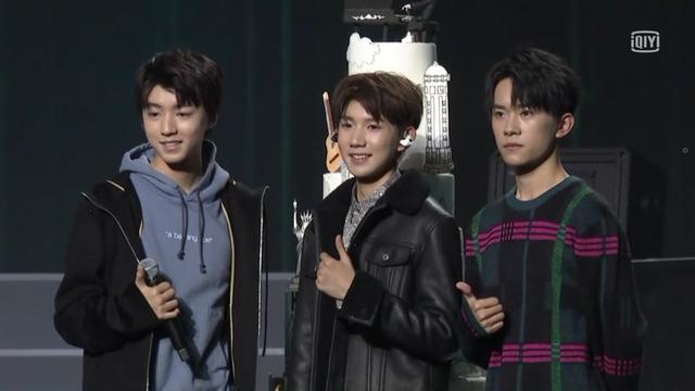 王源生日会上一首歌唱哭了，TFBOYS合体了，我啵儿好开心呀