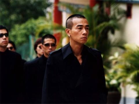 掀桌子专业户，一辆宝马7系开了14年，出门骑一辆130万的自行车！