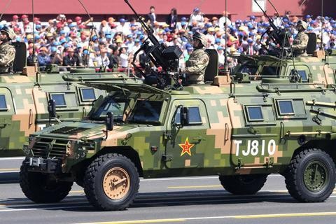 这辆售价300多万的装甲车，其实是辆纸老虎，抗撞能力还不如K3