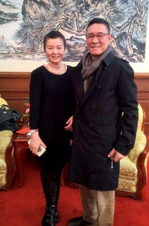 62岁杜志国全家近照，三任妻子都很漂亮，如今儿子杜淳正当红