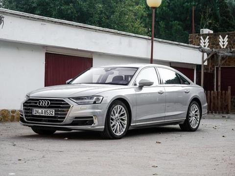 新奥迪A8，一身的科技看得人眼花缭乱，车灯更是考验司机的素质