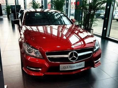 女司机花70万买奔驰，反赚了210万，4S店想哭都哭不出来！