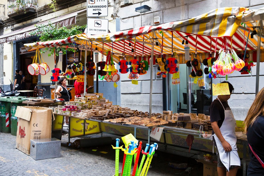 能与北京胡同上海弄堂一拼的那不勒斯老城