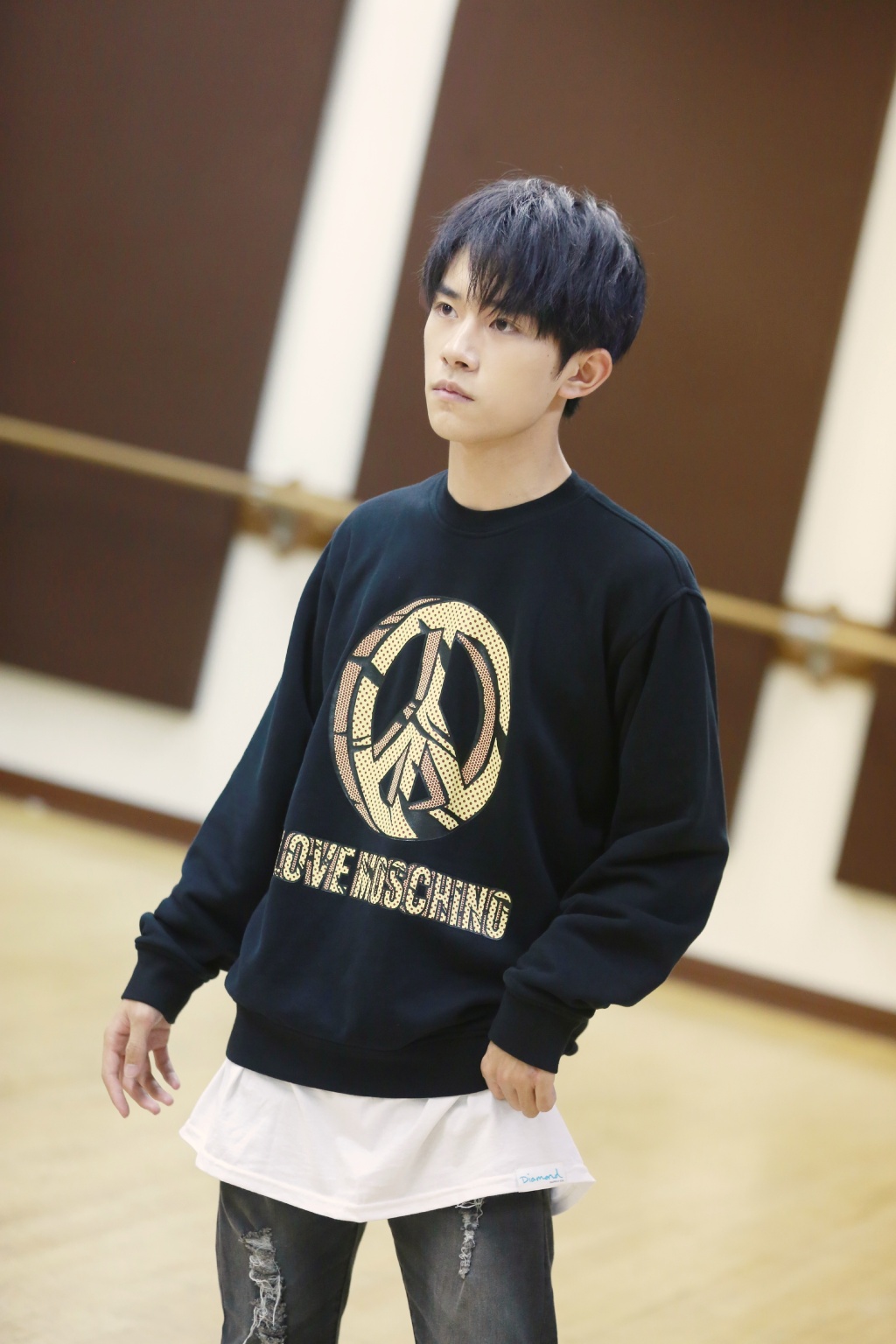 易烊千玺首支英文单曲来了,这是他16岁的最后