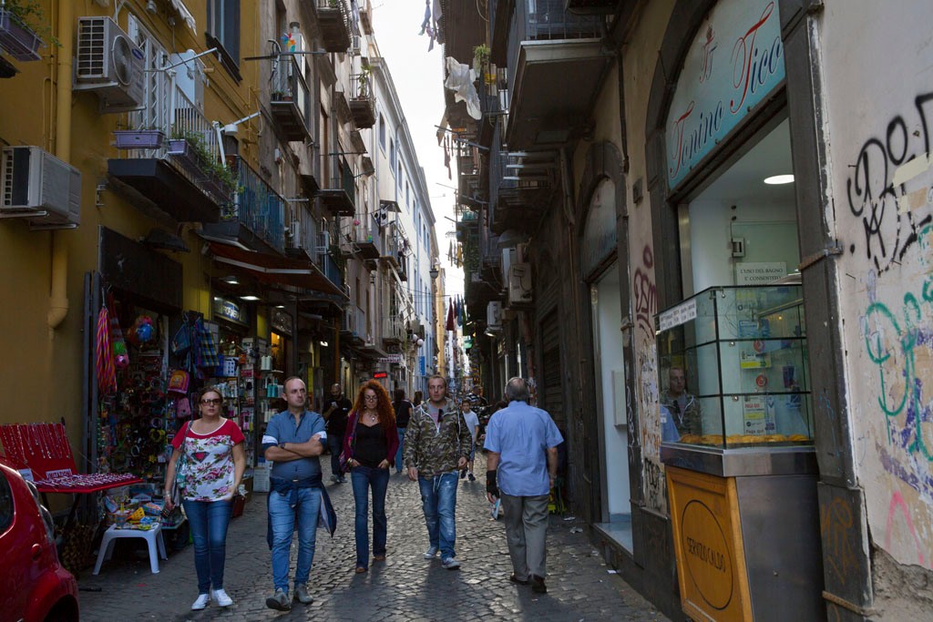 能与北京胡同上海弄堂一拼的那不勒斯老城