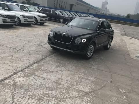 435马力900牛米的超强动力柴油发动机18款宾利添越配置介绍