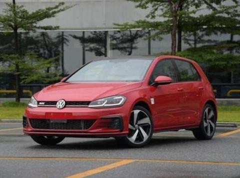 搭2.0T、油耗低、配全景天窗，售23.99万 新款高尔夫GTI正式上市