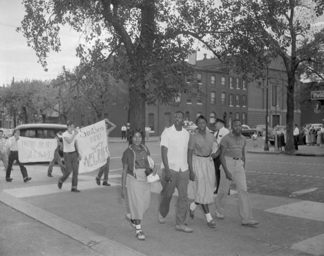 1960年代美国黑人罕见照片当时许多白人不愿和黑人一起读书