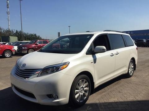 18款丰田塞纳 高大的车身 硬朗的线条