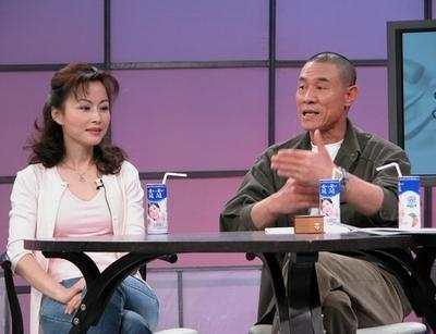 62岁杜志国全家近照，三任妻子都很漂亮，如今儿子杜淳正当红