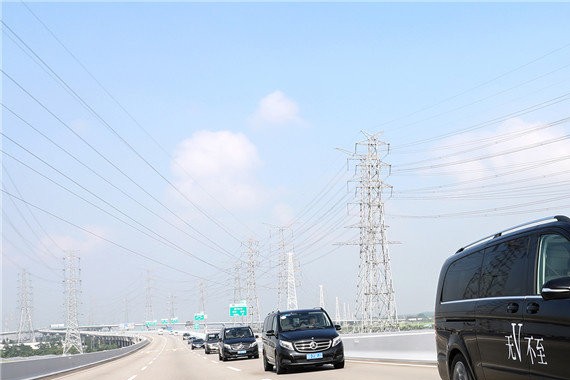 宝马、奥迪都不玩MPV，奔驰V级车是第一个来自豪华品牌的车型