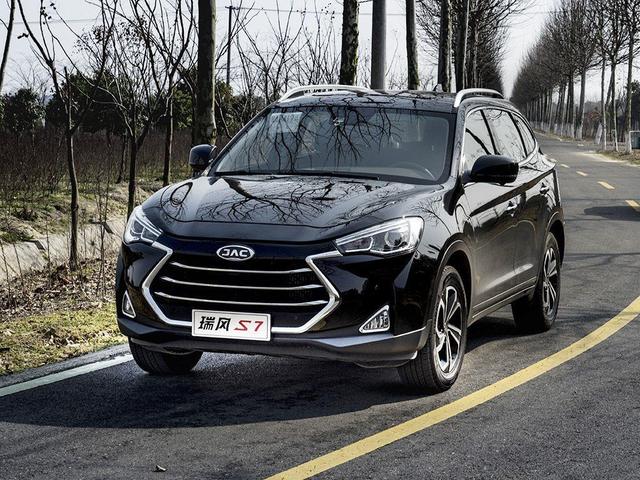 拿奔驰开刀了!售价不到10万,却享受百万待遇,众