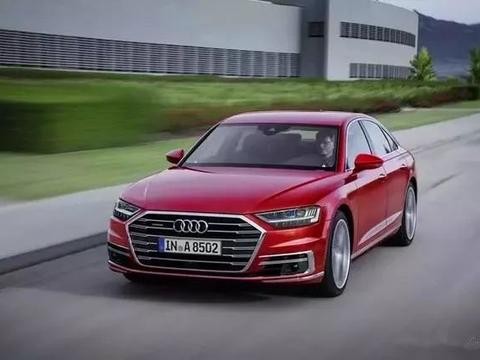 奔驰S级销售火热 却遇上了超强劲敌 光发动机就能让奔驰颤抖