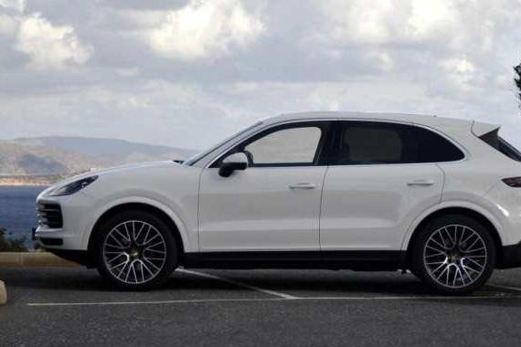 BBA最怕它！保时捷最牛SUV终于换代，车门一开，全场沸腾！