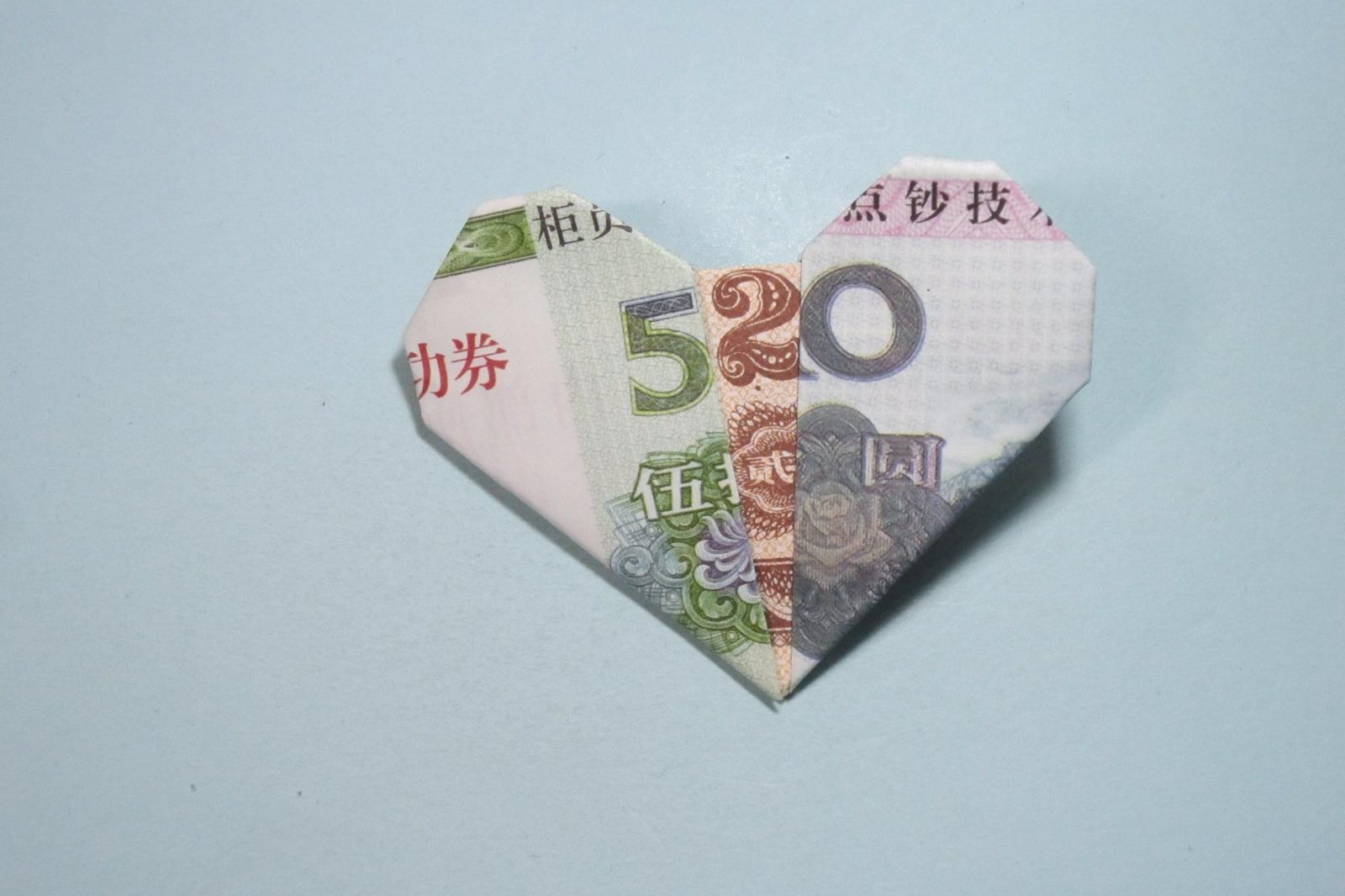 用人民币折纸爱心详细图解放在钱包里的爱心