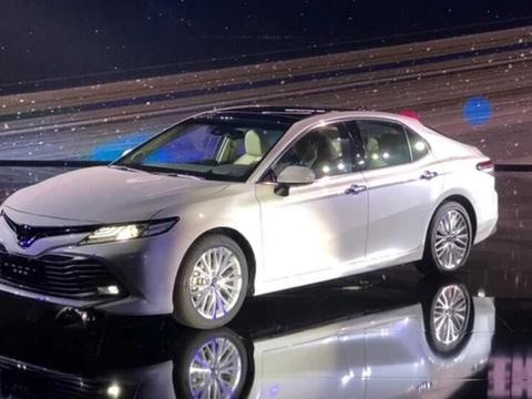 最性感的凯美瑞来了！油耗低操控强，宝马5系都说压力大