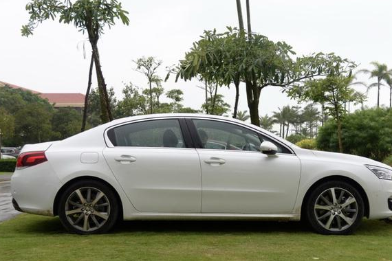 超高的颜值，豪华的内饰，安全性不输沃尔沃，优惠4万比雅阁诚意