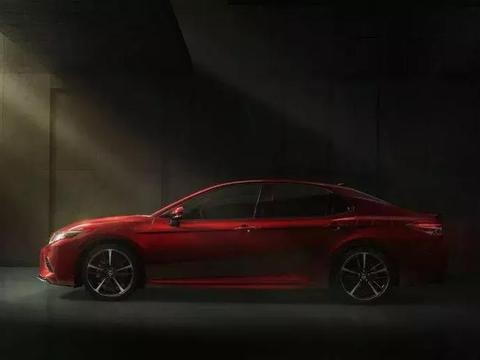 丰田TNGA架构下，走出了一个怎样的第八代凯美瑞？