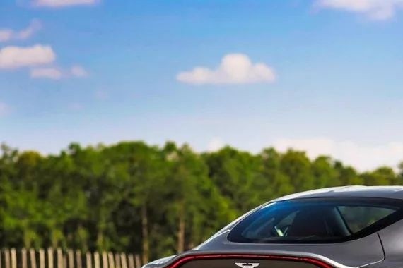 十二年「唯·美」新生，阿斯顿·马丁全新 Vantage 发布