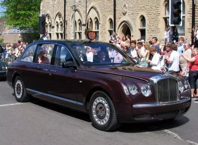 英国汽车品牌纷纷被收购,那英国皇室现在用什