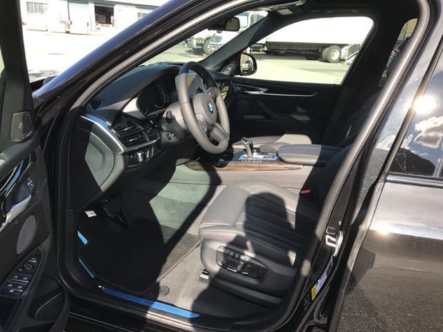 全新18款宝马X5震撼来袭最为经典公路SUV的王者之范