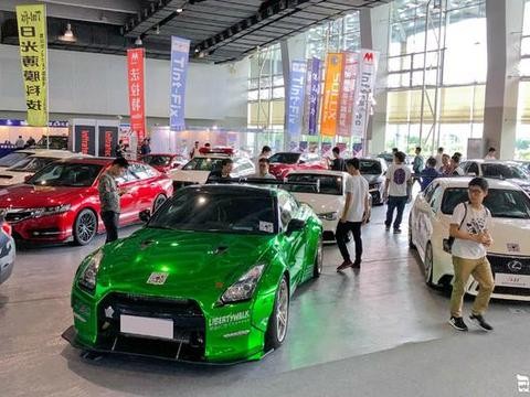 把五菱‘神车’改成‘战车’，老司机真会玩！