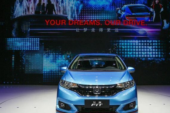 这3款10万级的小车出厂自带“改装”，玩车的光看外形就直呼爽！