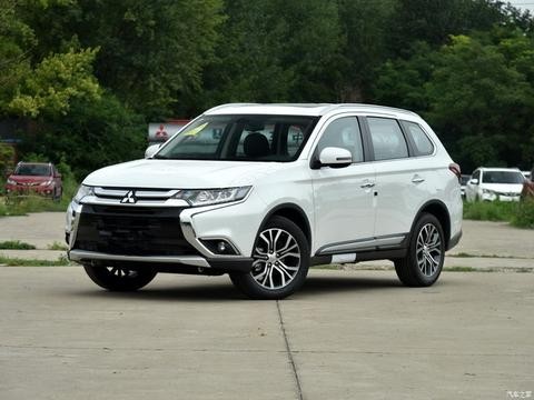 普拉多认怂，7座硬派越野欧蓝德，最强大的不仅仅是发动机！