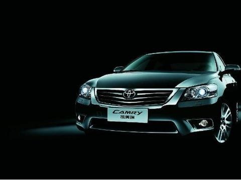 全新丰田凯美瑞报价 现车凯美瑞两分钟带你浏览