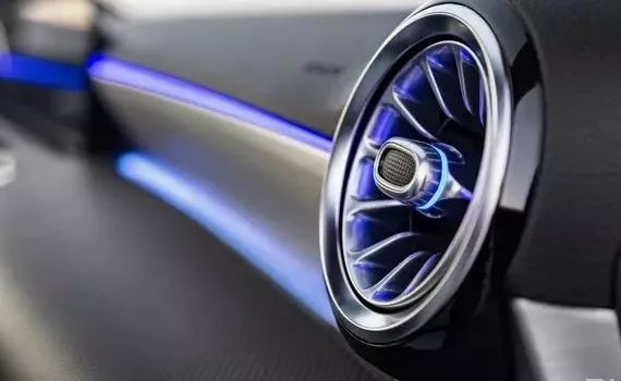 全新奔驰A级：不是针对谁，在座的两厢车都是辣鸡