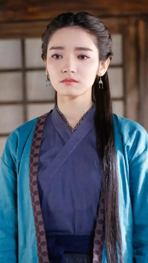 一起红了的还有《三生三世十里桃花》里饰演翼族小公主胭脂的代斯