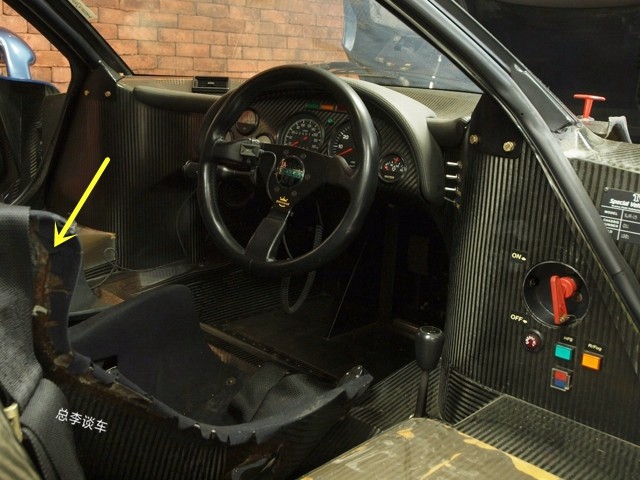 全球只有53辆，挂着警示灯当保安车，这跑车比顶级宾利贵4倍