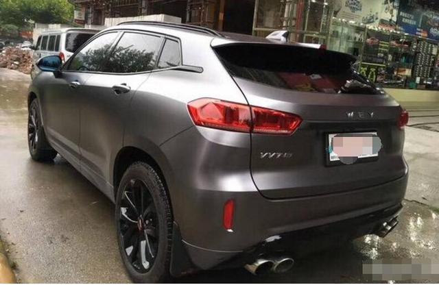 小伙怒提一辆长城VV7,回头就去把颜色改了现