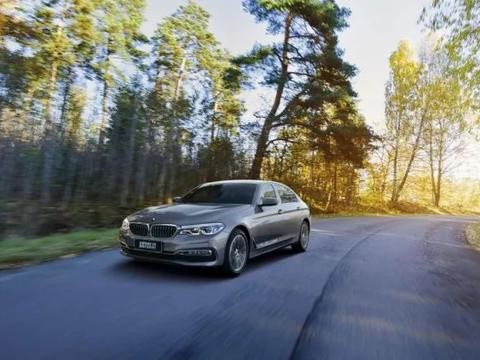 全新BMW 5系新能源汽车纯电力时速140km，这也是够猛的！