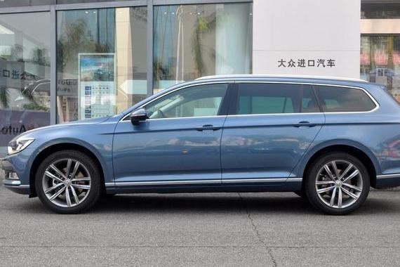 原装进口，2.0T四驱，主打高逼格，卖25万，比迈腾更有德系味道