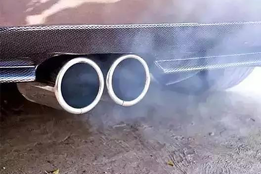 排气管冒黑烟、白烟、蓝烟各代表什么症状？