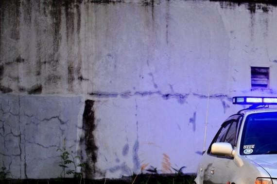 一台满载姿态的经典卡罗拉2000