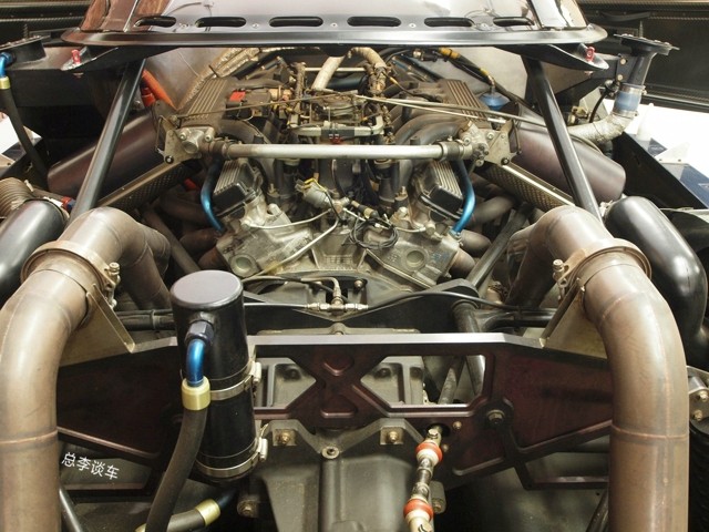 全球只有53辆，挂着警示灯当保安车，这跑车比顶级宾利贵4倍